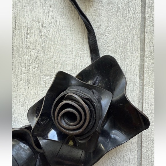 Marni Black Resin 3 Flower Adjustable Necklace - Picture 2 of 3